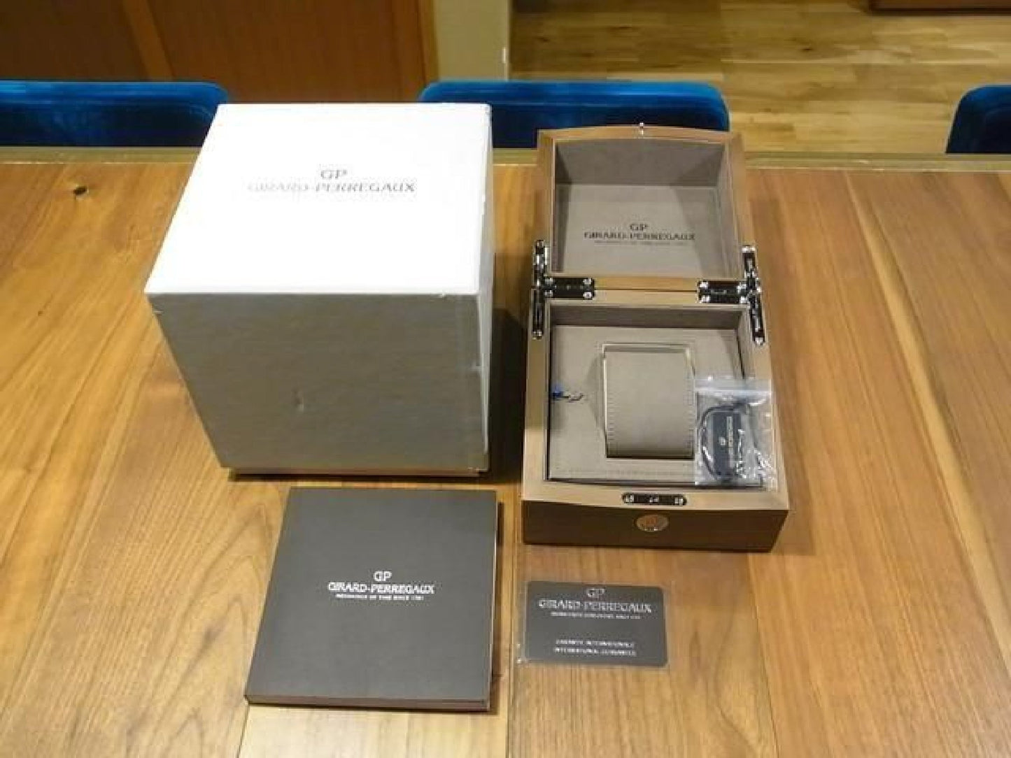 GIRARD PERREGAUX vintage1945 Chronograph XXL graues Zifferblatt Herren 189797522 hannari-shop