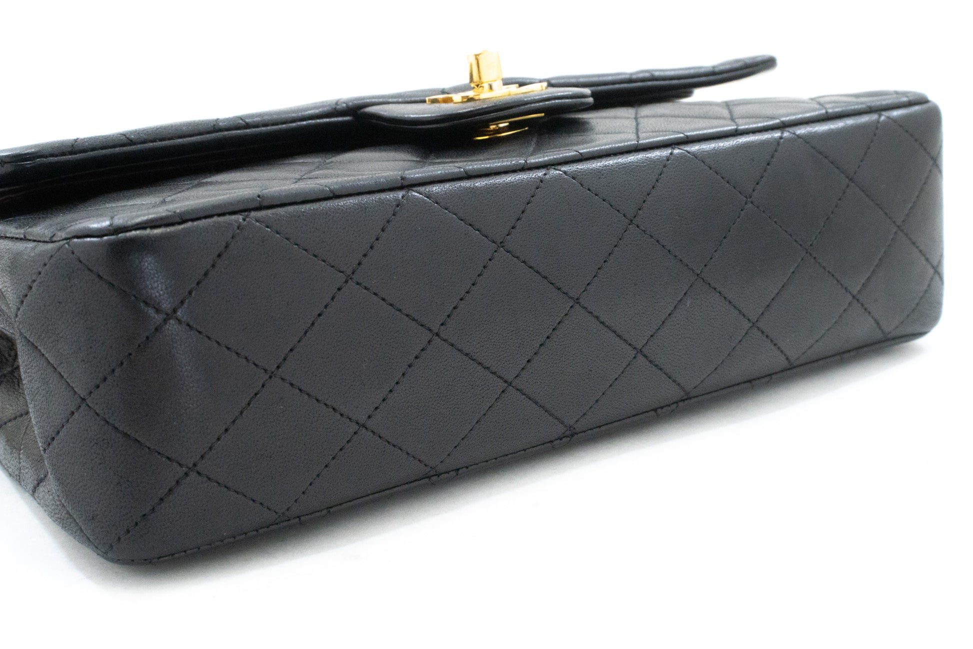 CHANEL Classic Double Flap 10" Kettenschultertasche aus schwarzem Lammleder am3 hannari-shop