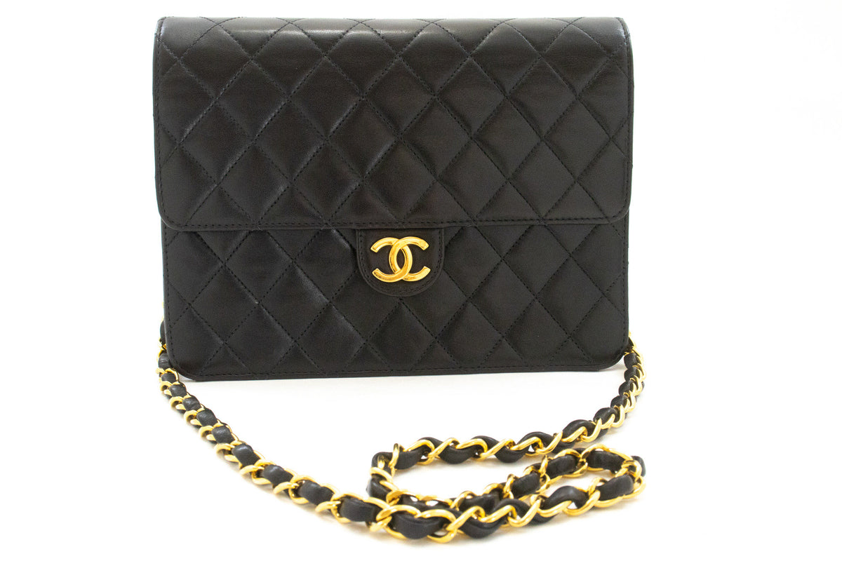 CHANEL Kleine Ketten-Umhängetasche Clutch Schwarz Steppung Überschlag Lammleder ao8 — Vorderseite hannari-shop
