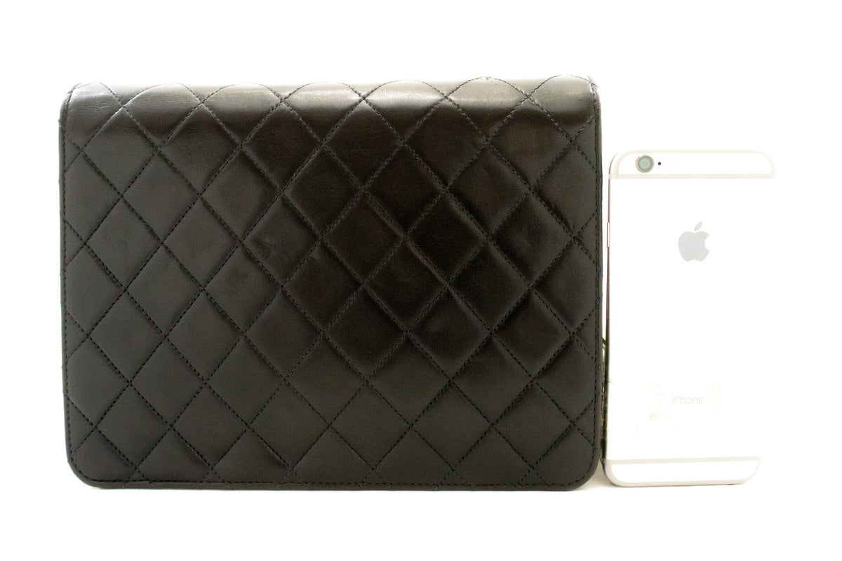 CHANEL Kleine Ketten-Umhängetasche Clutch Schwarz Steppung Überschlag Lammleder ao8 — Rückseite hannari-shop