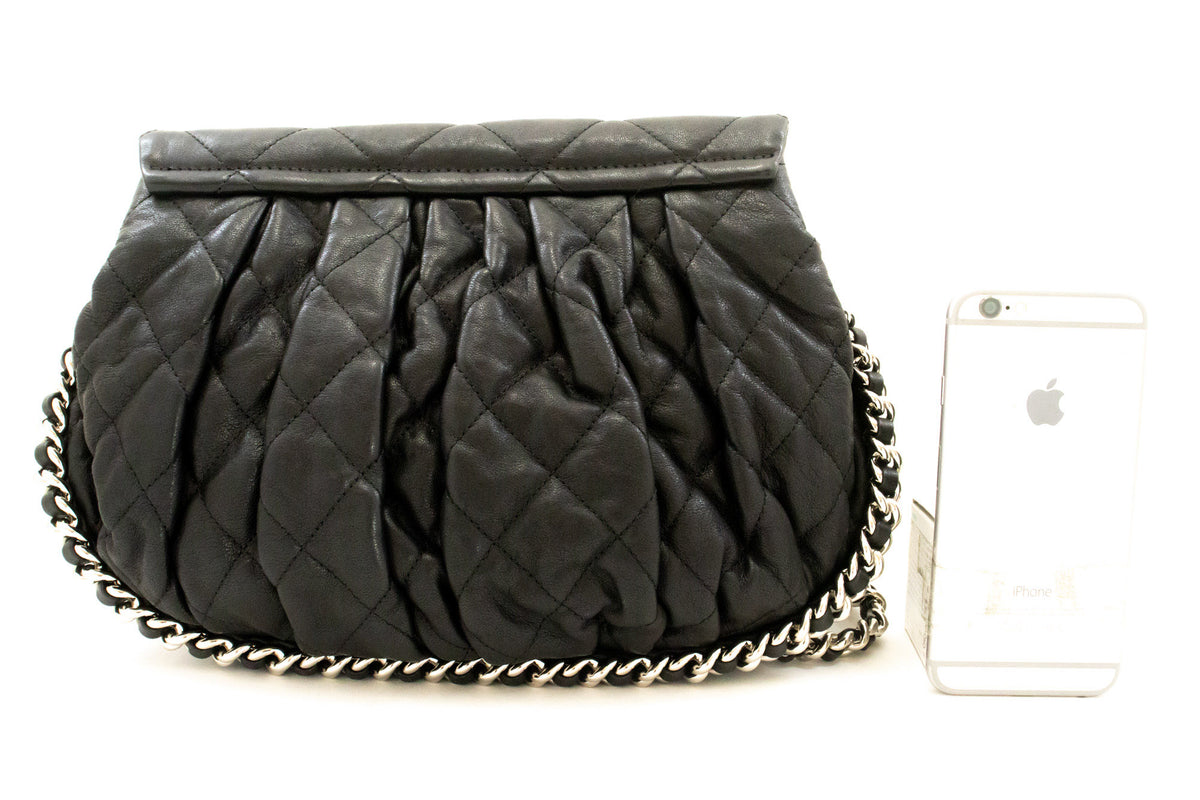 CHANEL Chain Around Schultertasche Crossbody Schwarz Kalbsleder ap9 — Rückseite hannari-shop