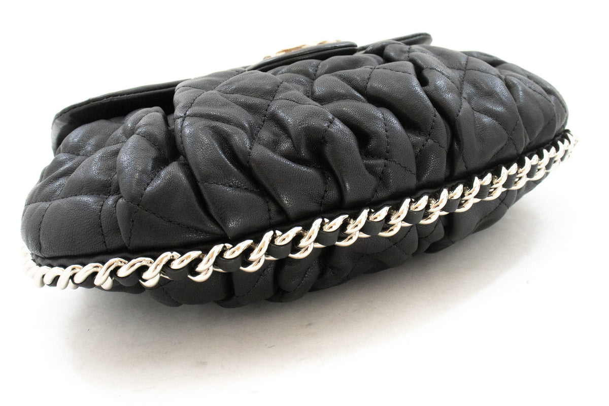 CHANEL Chain Around Schultertasche Crossbody Schwarz Kalbsleder ap9 — Unterseite hannari-shop
