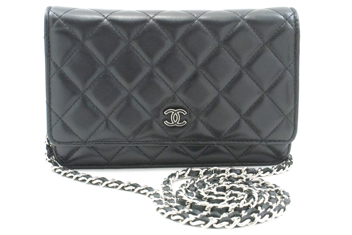 CHANEL Schwarze Classic Wallet On Chain WOC Schultertasche Lammleder SV ap8 — Vorderseite hannari-shop