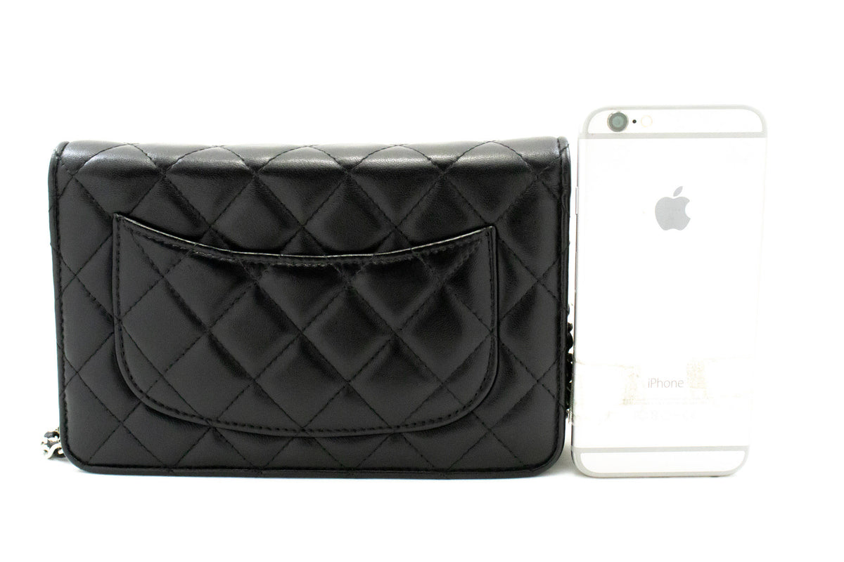 CHANEL Schwarze Classic Wallet On Chain WOC Schultertasche Lammleder SV ap8 — Rückseite hannari-shop