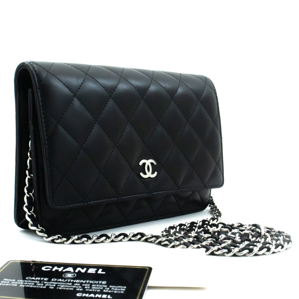 CHANEL Schwarze Classic Wallet On Chain WOC Umhängetasche aus Lammleder ap5 — Ansicht von oben hannari-shop