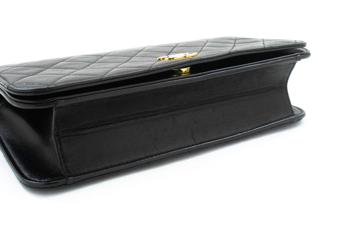 CHANEL Full Flap Chain Schultertasche Clutch Schwarz Gestepptes Lammleder ao4 — Unterseite hannari-shop