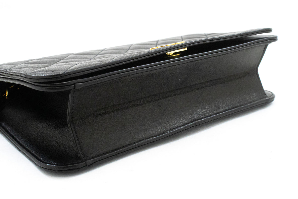 CHANEL Full Flap Ketten-Umhängetasche Clutch Schwarz Stepp-Lammleder ao5 — Unterseite hannari-shop