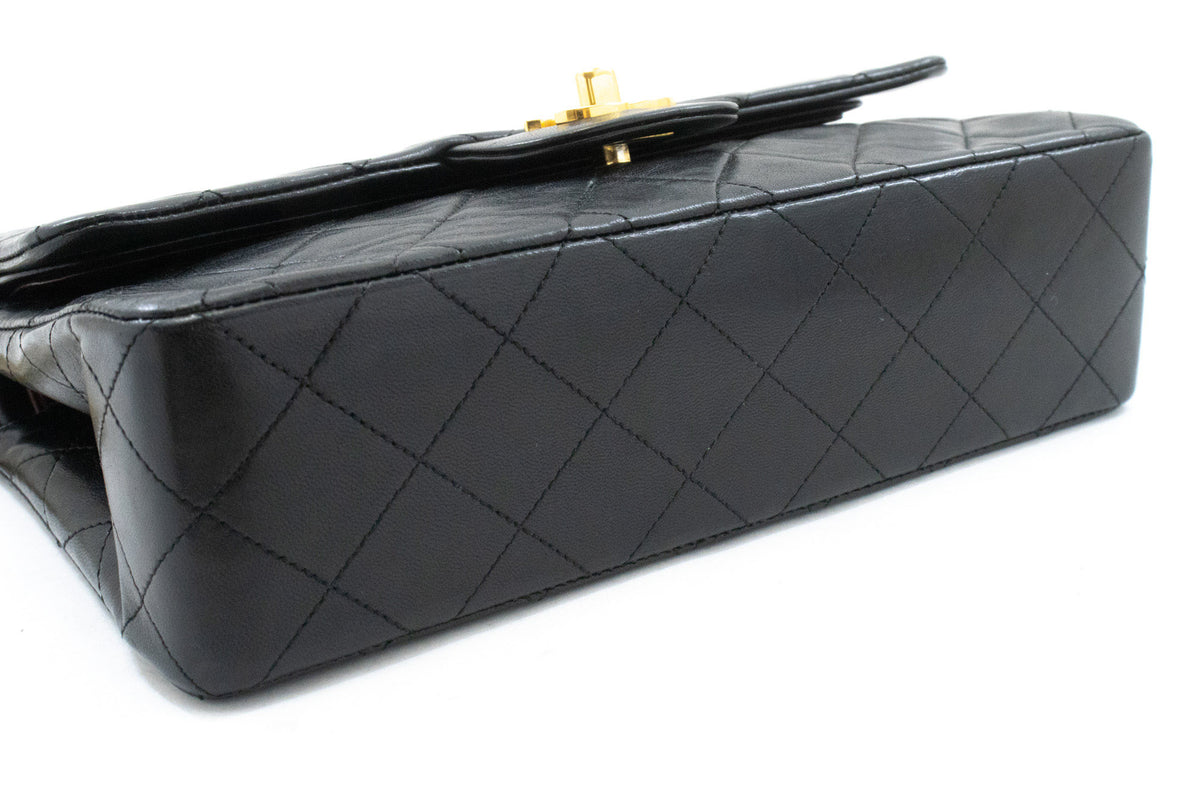 CHANEL Classic Double Flap 9" Chain Shoulder Bag Schwarzes Lammleder ap2 — Unterseite hannari-shop