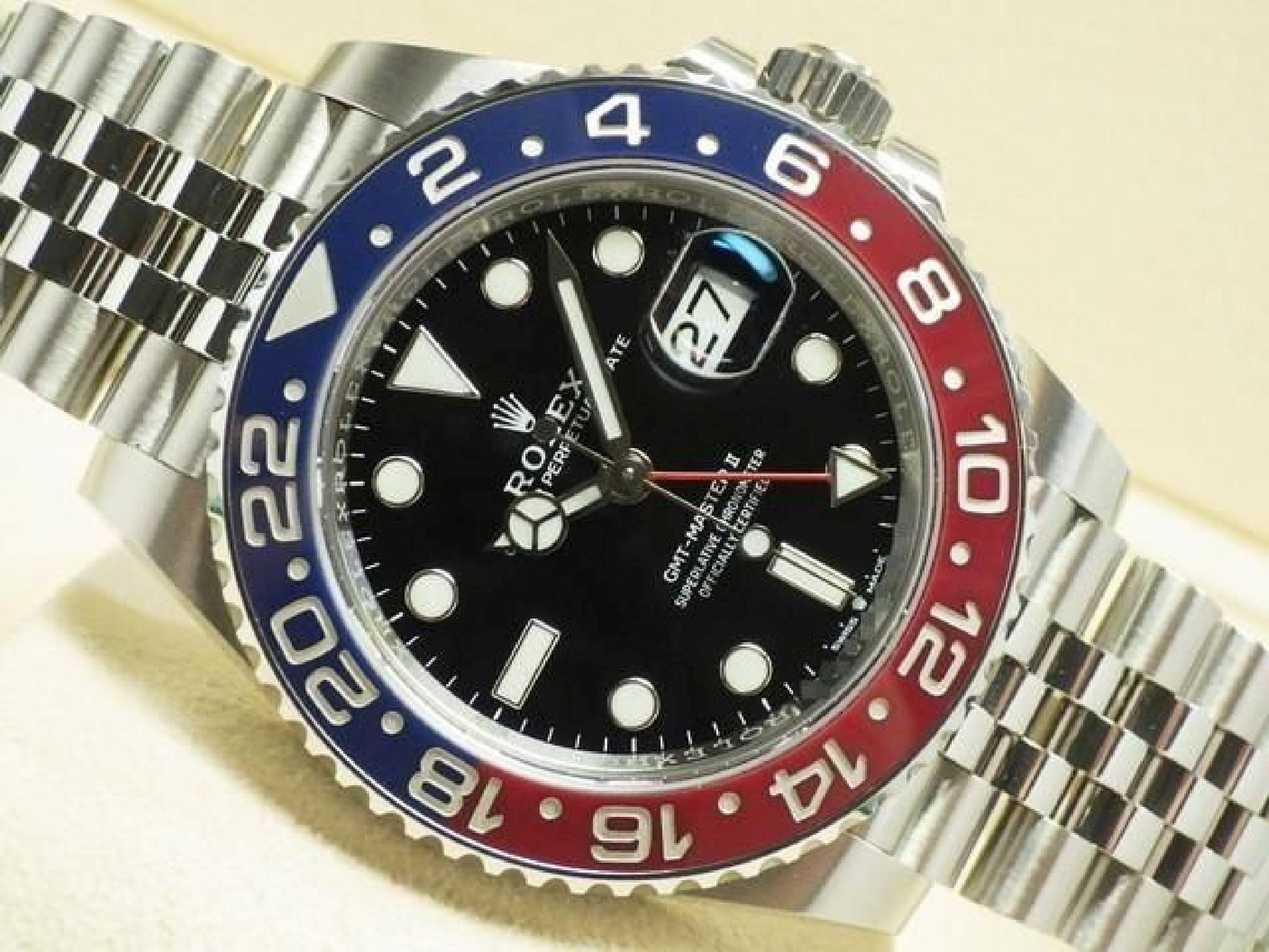ROLEX GMT MasterII mit rot-blauer Lünette, Jubilee-Armband, Modell 126710BLRO, Baujahr '22, Herren, Seriennummer 191676704, hannari-shop