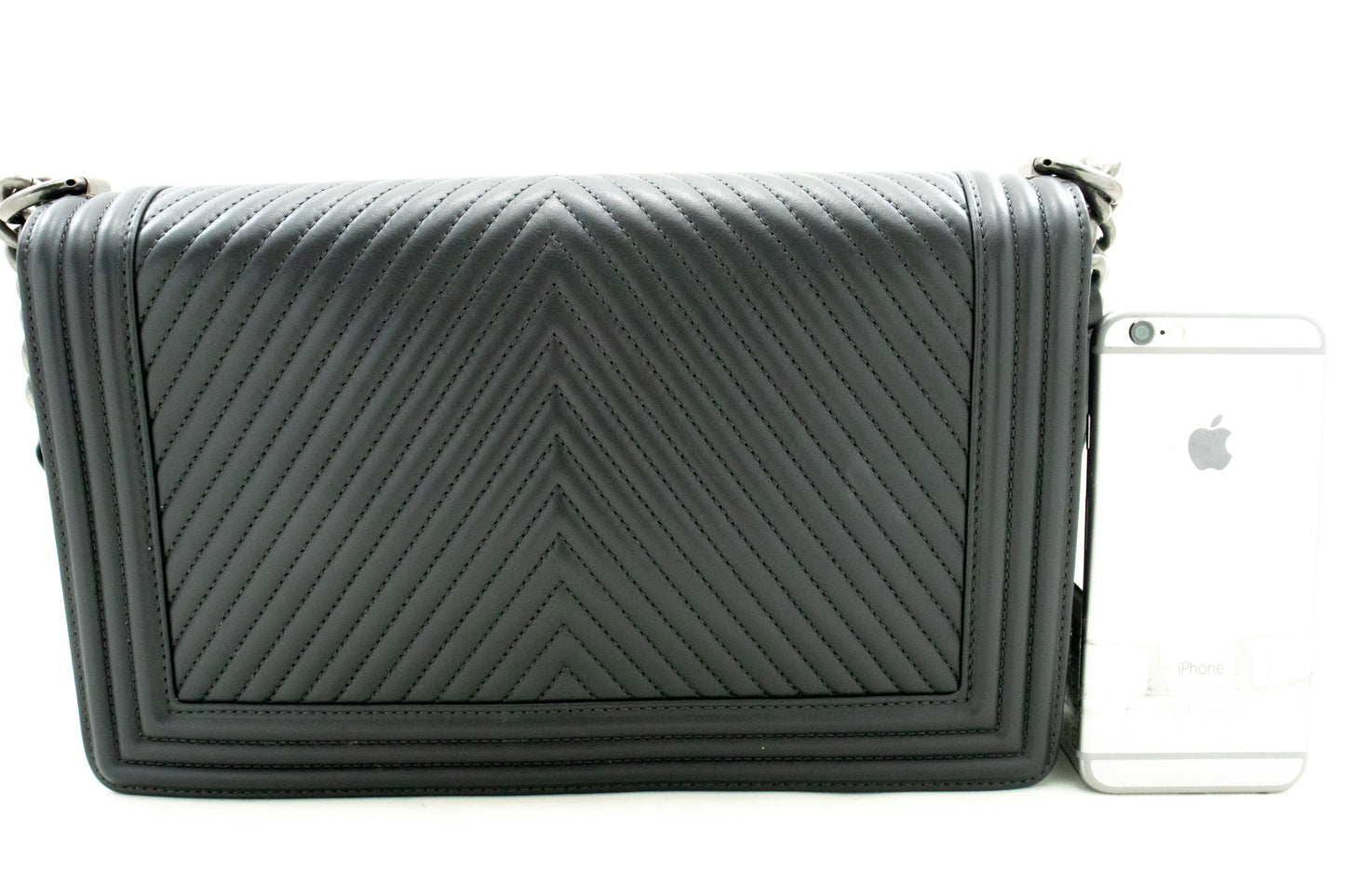 CHANEL Boy Dunkelgraue V-Steppkette Schultertasche Gestepptes Klappfach n41 hannari-shop