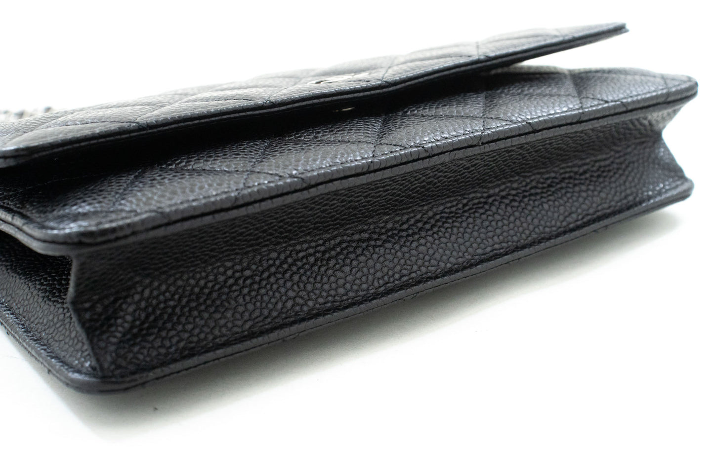 CHANEL Geldbörse mit Kette WOC aus genarbtem Kalbsleder, schwarze Schultertasche p60 hannari-shop