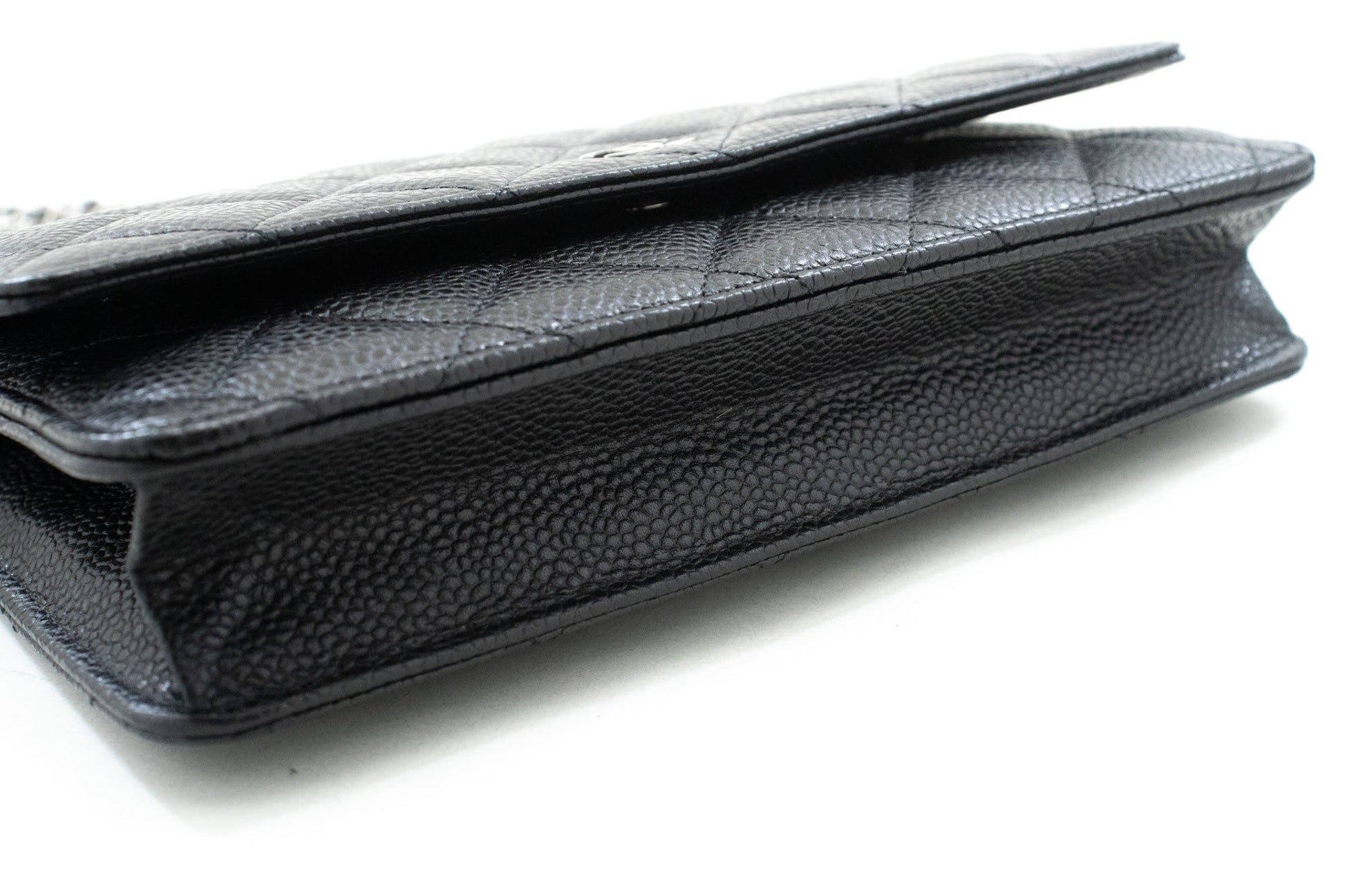 CHANEL Geldbörse mit Kette WOC aus genarbtem Kalbsleder, schwarze Schultertasche p60 hannari-shop