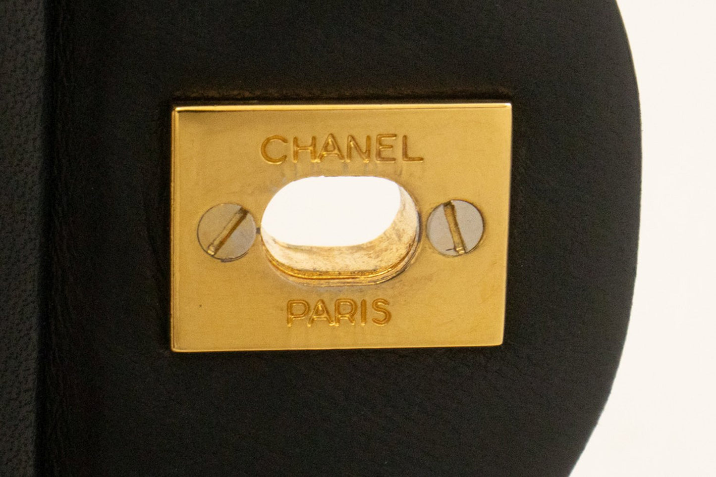 CHANEL Classic Double Flap 10" Kettenschultertasche aus schwarzem Lammleder am3 hannari-shop