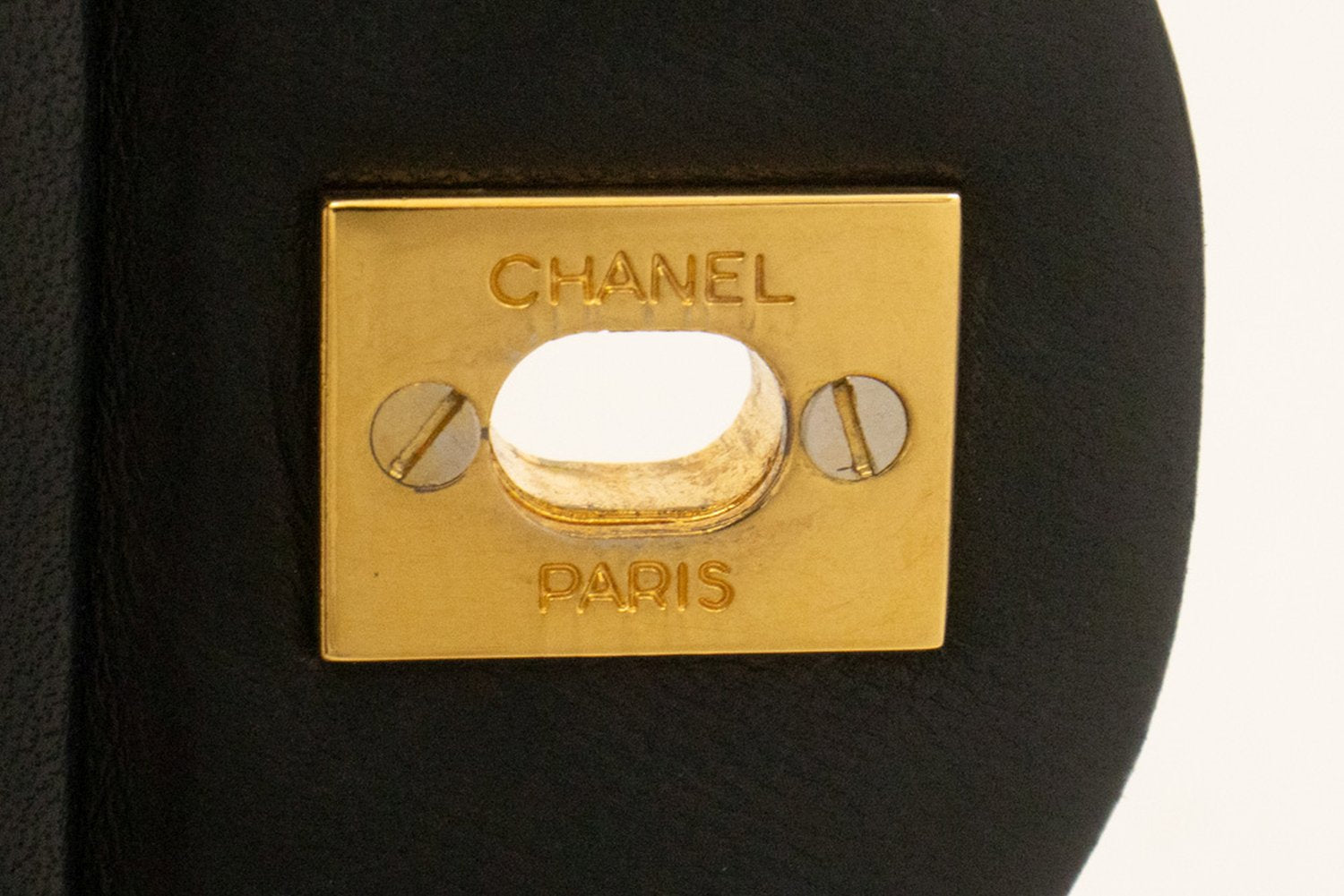 CHANEL Classic Double Flap 10" Kettenschultertasche aus schwarzem Lammleder am3 hannari-shop