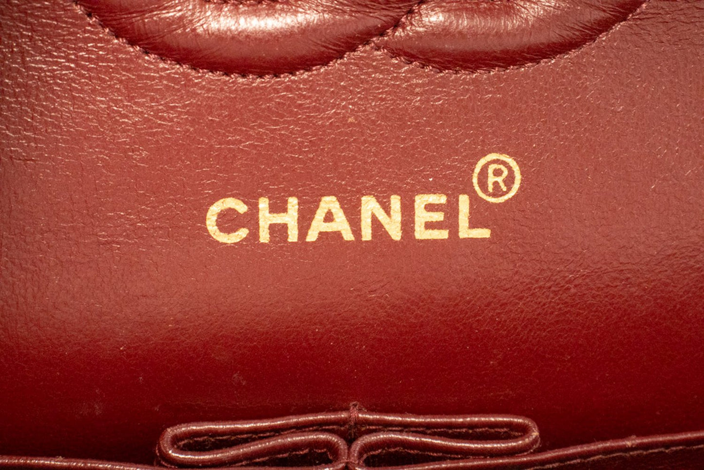 CHANEL Classic Double Flap 10" Kettenschultertasche aus schwarzem Lammleder am3 hannari-shop