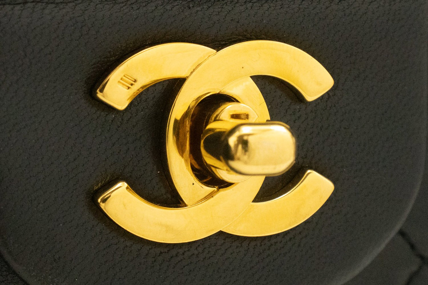 CHANEL Classic Double Flap 10" Kettenschultertasche aus schwarzem Lammleder am2 hannari-shop