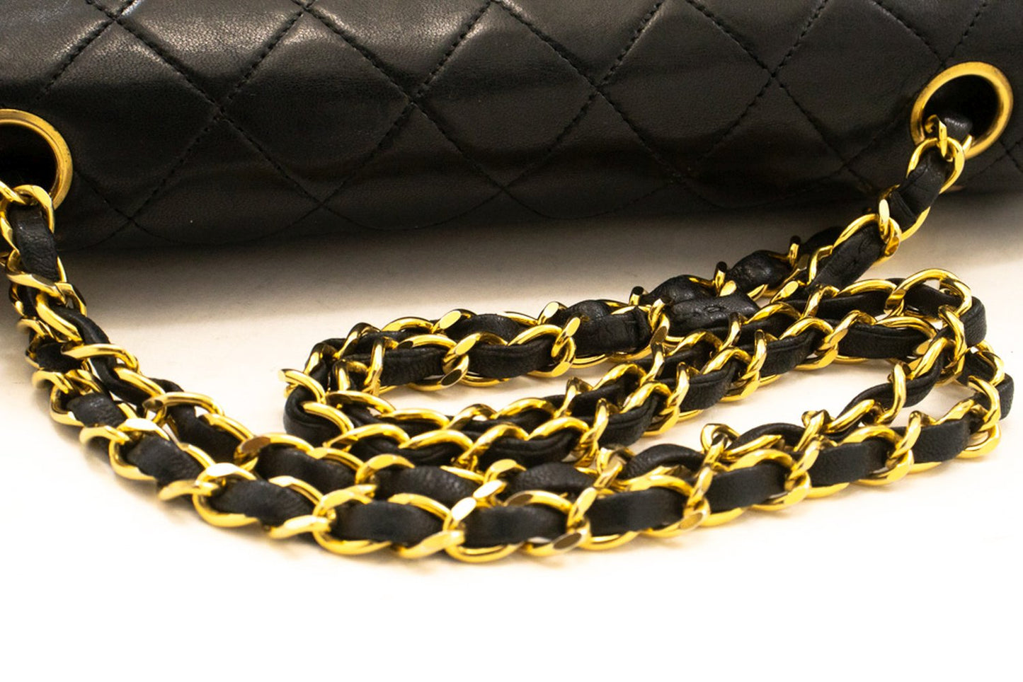 CHANEL Classic Double Flap 10" Kettenschultertasche aus schwarzem Lammleder am2 hannari-shop