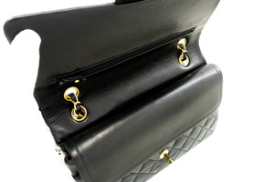 CHANEL Klassische 10"-Schultertasche mit Doppelklappe und Kette, schwarzes Lammleder, m19