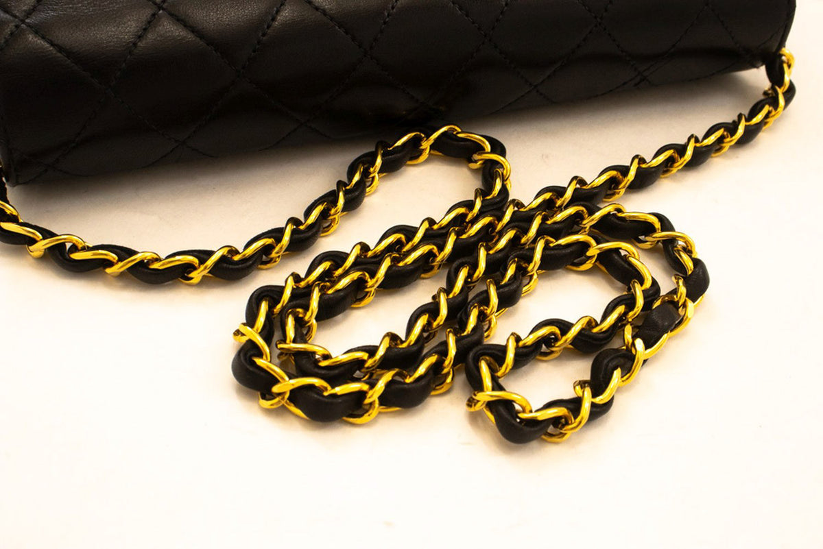 CHANEL Kleine Ketten-Umhängetasche Clutch Schwarz Steppung Überschlag Lammleder ao8 hannari-shop