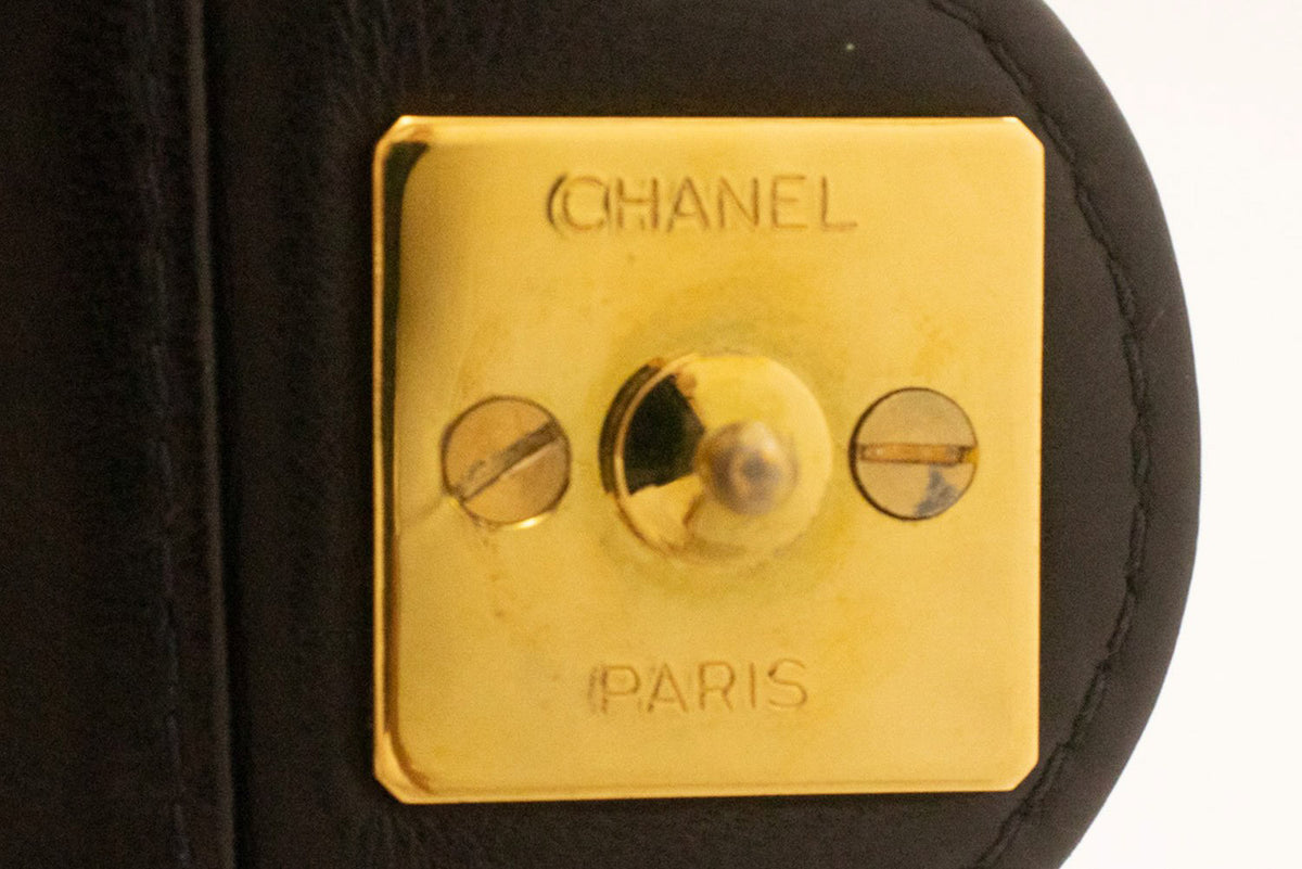 CHANEL Kleine Ketten-Umhängetasche Clutch Schwarz Steppung Überschlag Lammleder ao8 hannari-shop