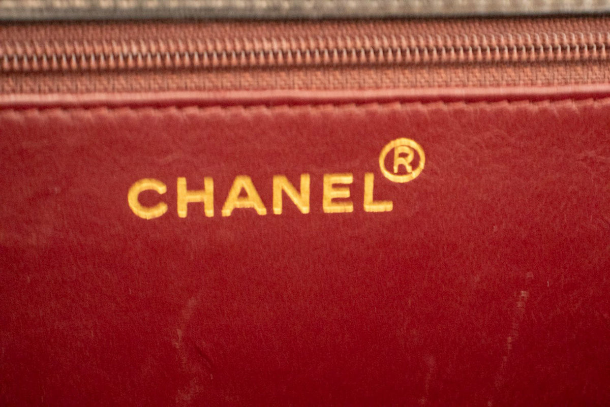 CHANEL Kleine Ketten-Umhängetasche Clutch Schwarz Steppung Überschlag Lammleder ao8 hannari-shop