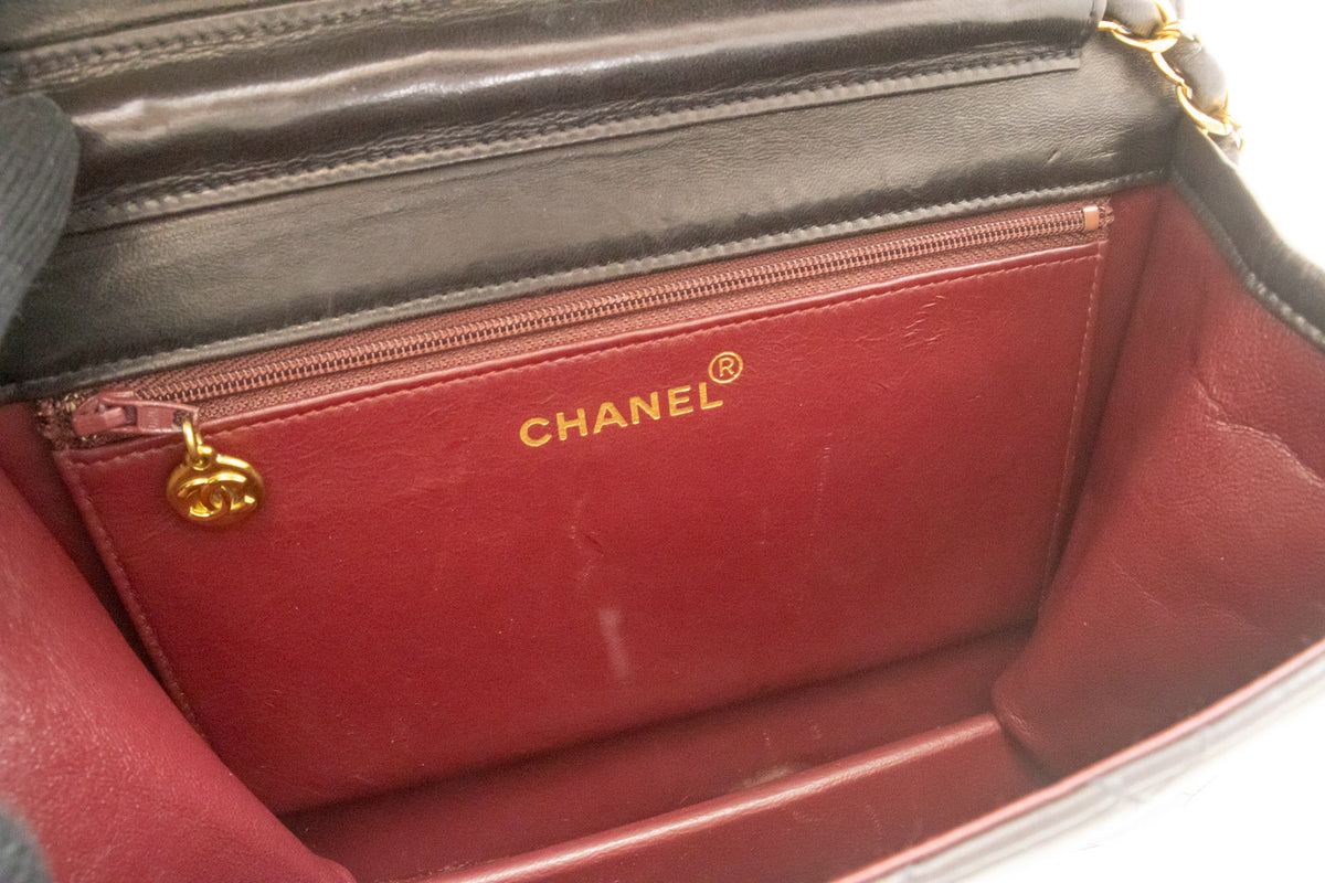 CHANEL Kleine Ketten-Umhängetasche Clutch Schwarz Steppung Überschlag Lammleder ao8 hannari-shop