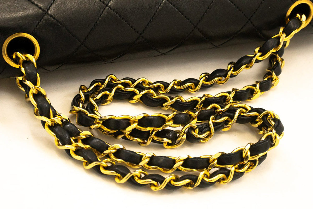 CHANEL Classic Double Flap 10" Chain Shoulder Bag Black Lambskin ao6 — Klappe geöffnet hannari-shop