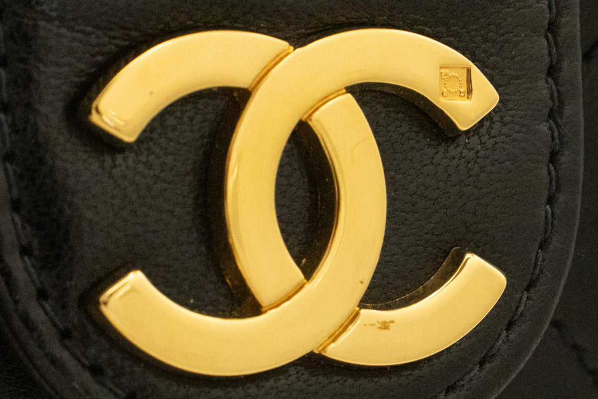 CHANEL Kleine Ketten-Umhängetasche Clutch Schwarz Gestepptes Klappmodell Lammleder ao7 — Innenraum hannari-shop