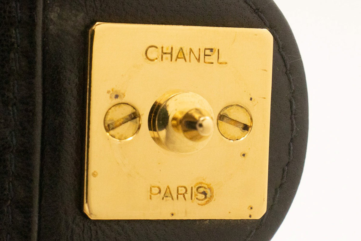 CHANEL Kleine Ketten-Umhängetasche Clutch Schwarz Gestepptes Klappmodell Lammleder ao7 hannari-shop