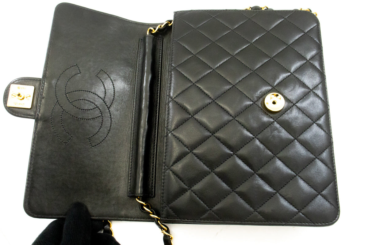 CHANEL Kleine Ketten-Umhängetasche Clutch Schwarz Gestepptes Klappmodell Lammleder ao7 hannari-shop