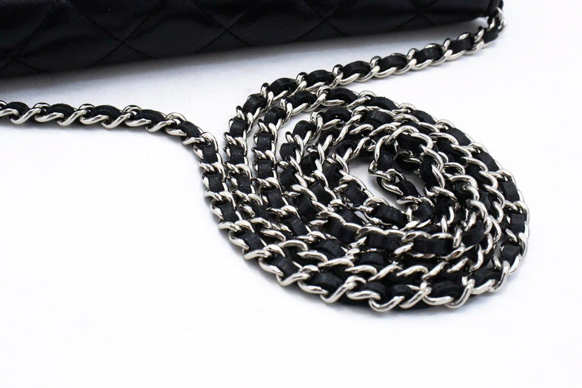CHANEL Schwarze Classic Wallet On Chain WOC Schultertasche Lammleder SV ap8 hannari-shop
