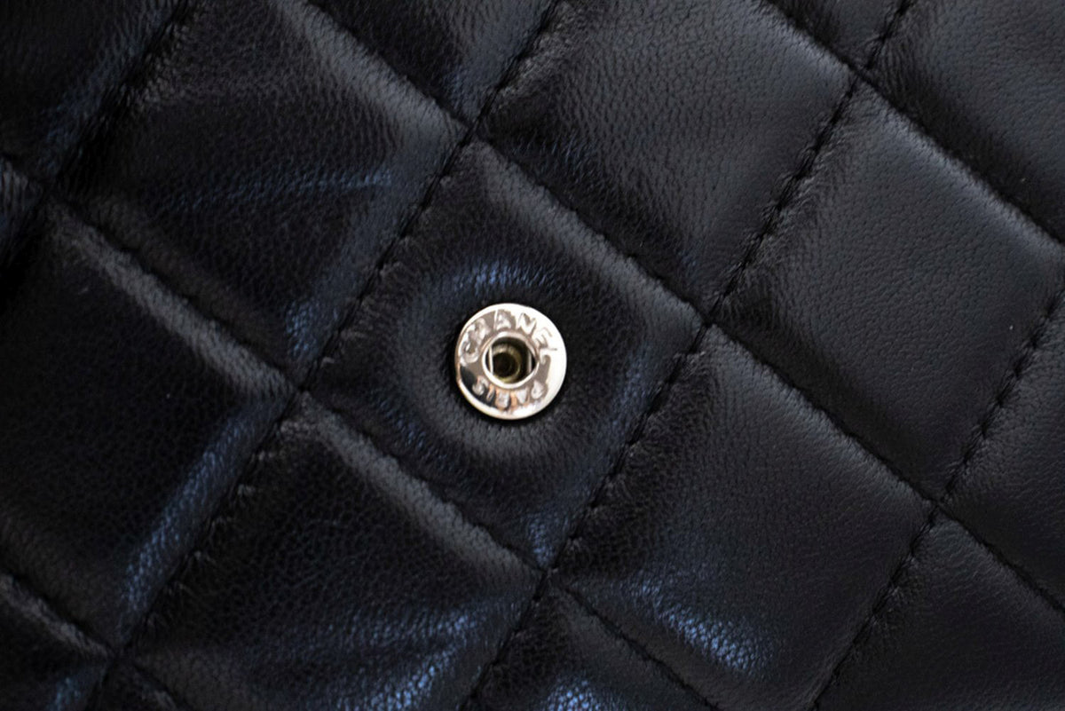 CHANEL Schwarze Classic Wallet On Chain WOC Schultertasche Lammleder SV ap8 hannari-shop