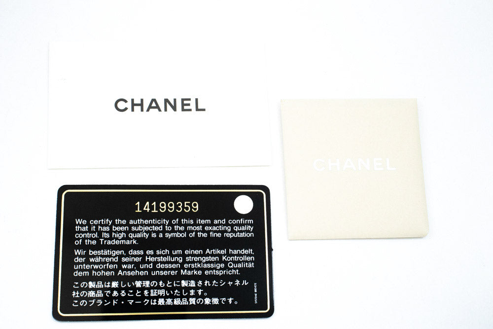 CHANEL Schwarze Classic Wallet On Chain WOC Umhängetasche aus Lammleder ap5 — Innenraum hannari-shop