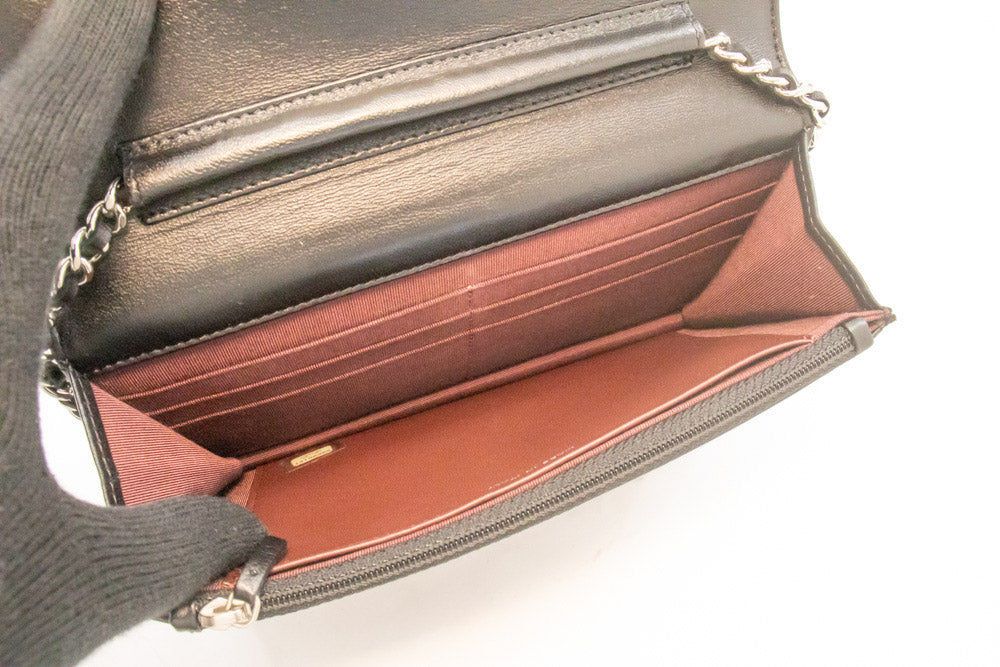 CHANEL Schwarze Classic Wallet On Chain WOC Umhängetasche aus Lammleder ap5 hannari-shop