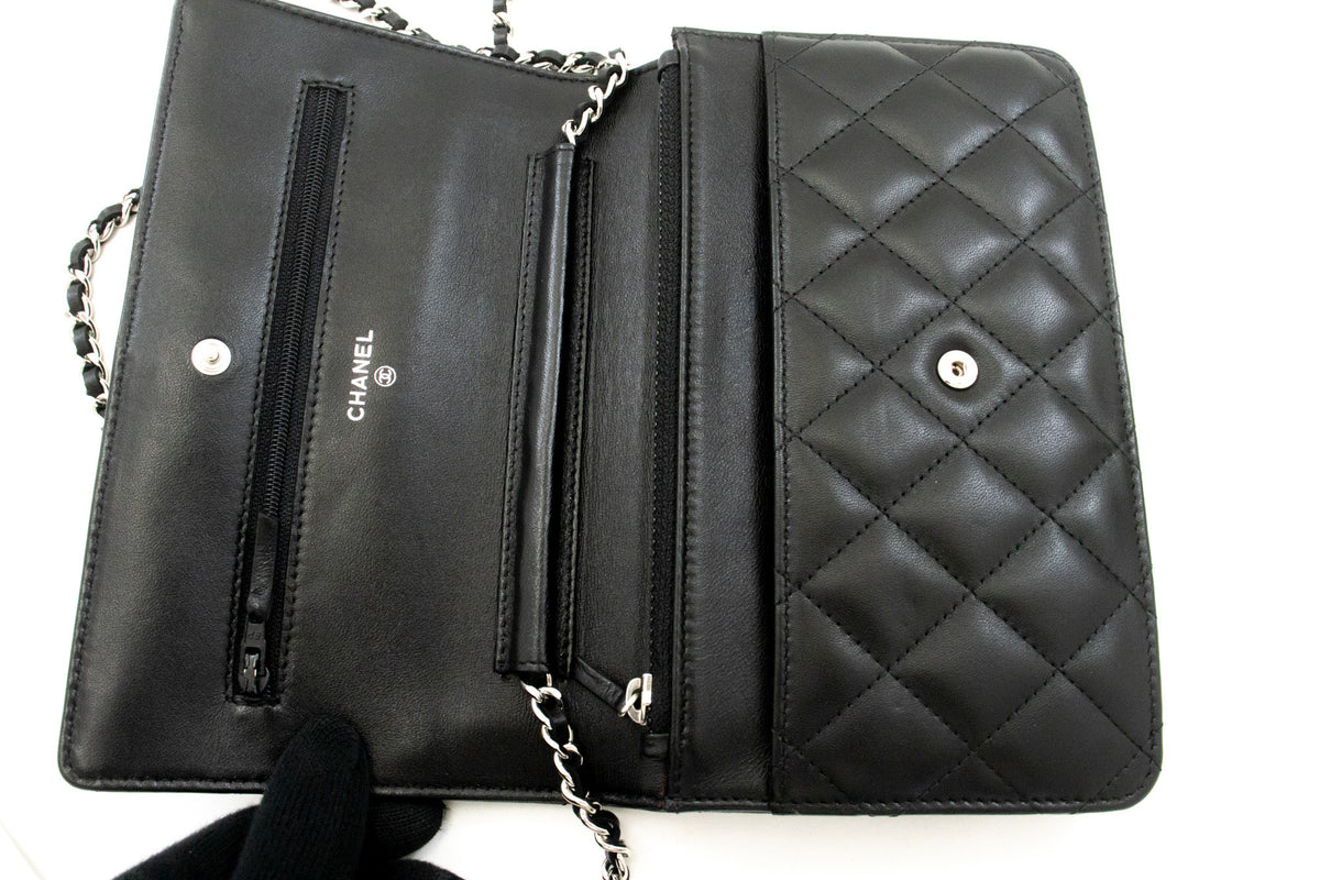 CHANEL Schwarze Classic Wallet On Chain WOC Umhängetasche aus Lammleder ap5 hannari-shop