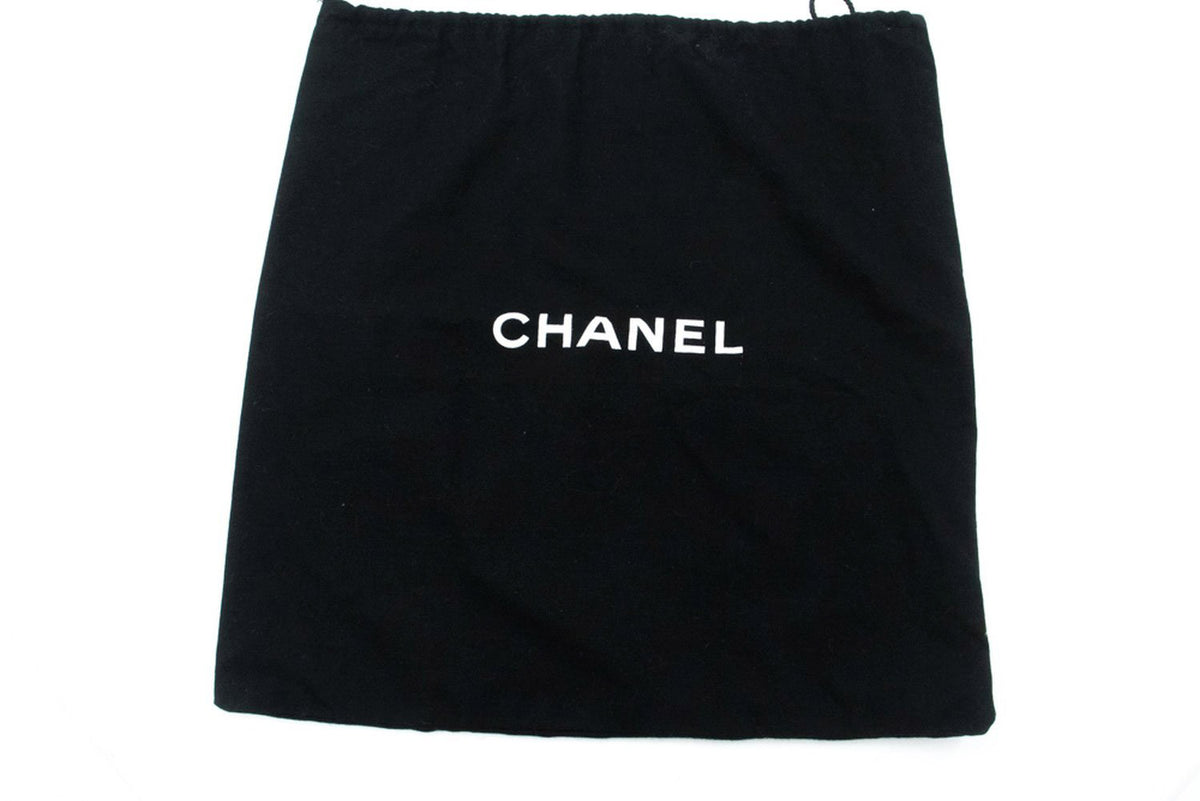 CHANEL Schwarze Classic Wallet On Chain WOC Umhängetasche aus Lammleder ap5 hannari-shop