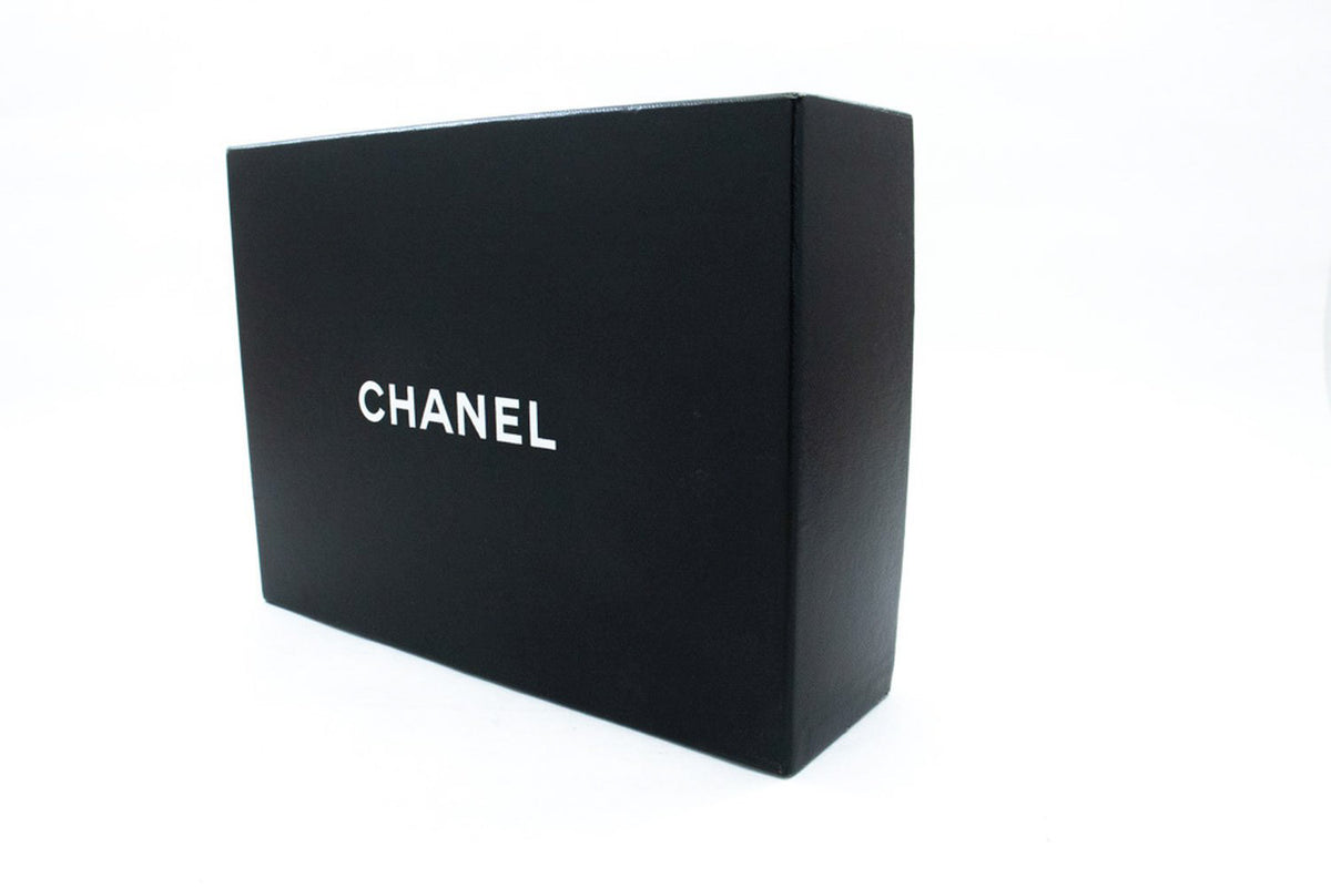 CHANEL Schwarze Classic Wallet On Chain WOC Umhängetasche aus Lammleder ap5 hannari-shop