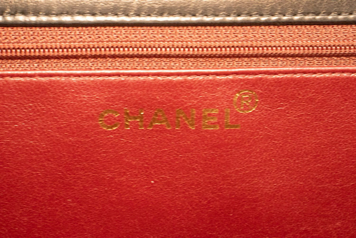 CHANEL Kleine Ketten-Umhängetasche Clutch Schwarz Gestepptes Überschlagmodell Lammleder ap4 hannari-shop
