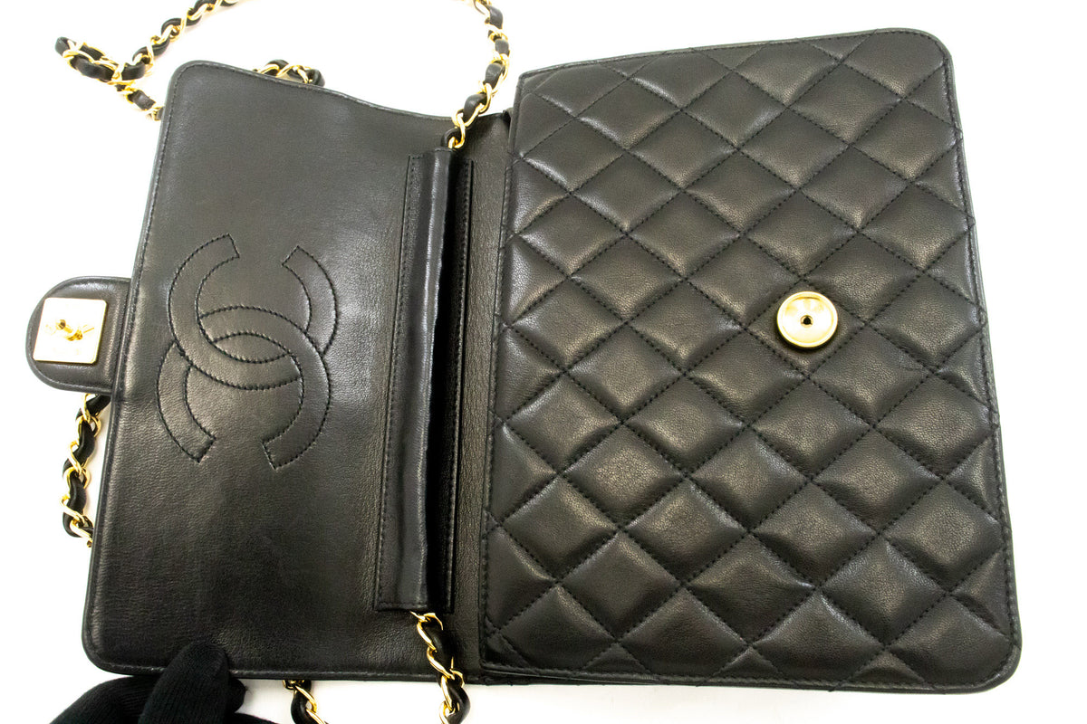 CHANEL Kleine Ketten-Umhängetasche Clutch Schwarz Gestepptes Überschlagmodell Lammleder ap4 hannari-shop
