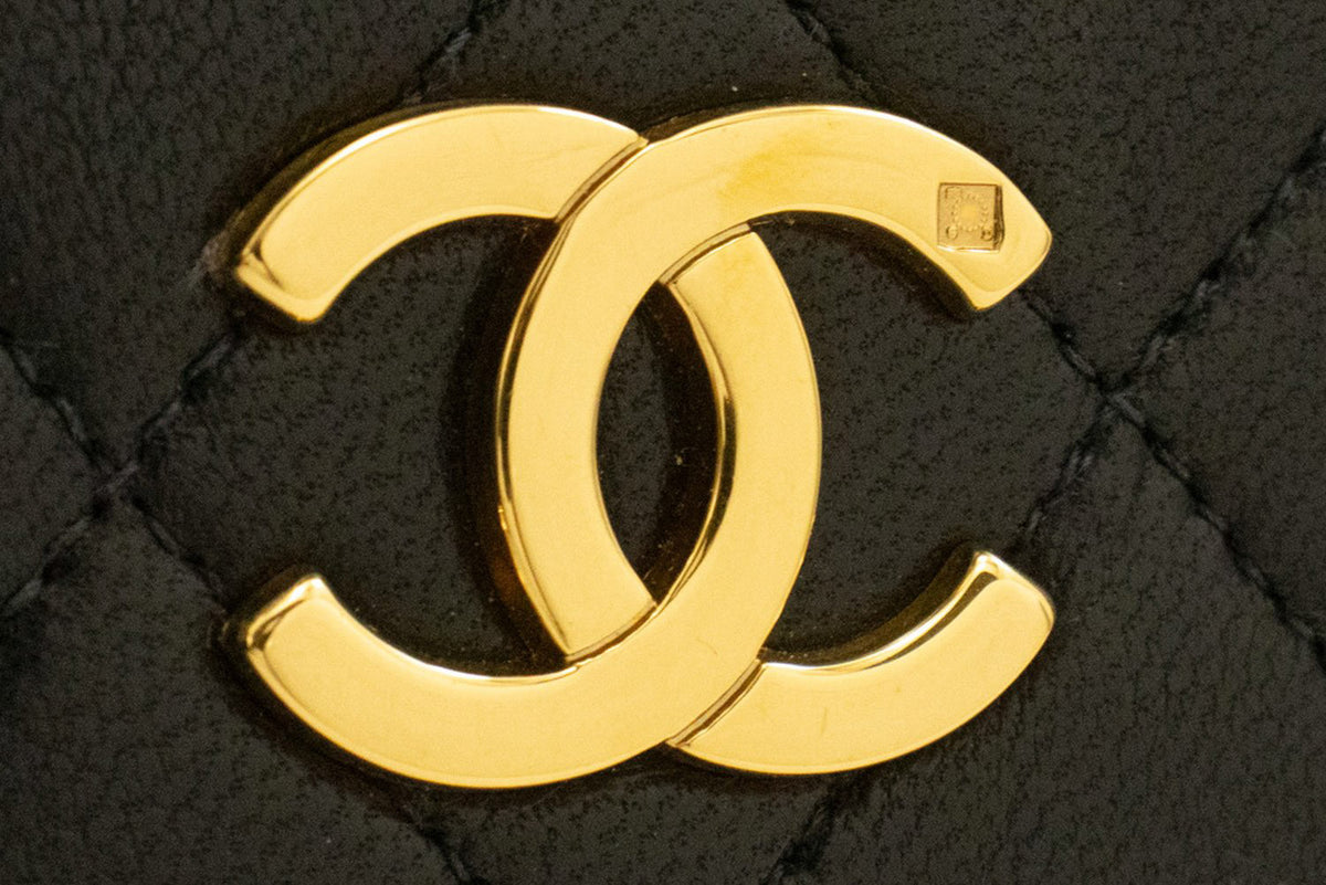 CHANEL Full Flap Chain Schultertasche Clutch Schwarz Gestepptes Lammleder ao4 — Klappe geöffnet hannari-shop