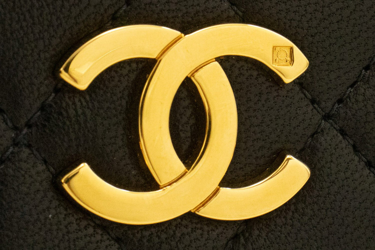 CHANEL Full Flap Ketten-Umhängetasche Clutch Schwarz Stepp-Lammleder ao5 — Klappe geöffnet hannari-shop