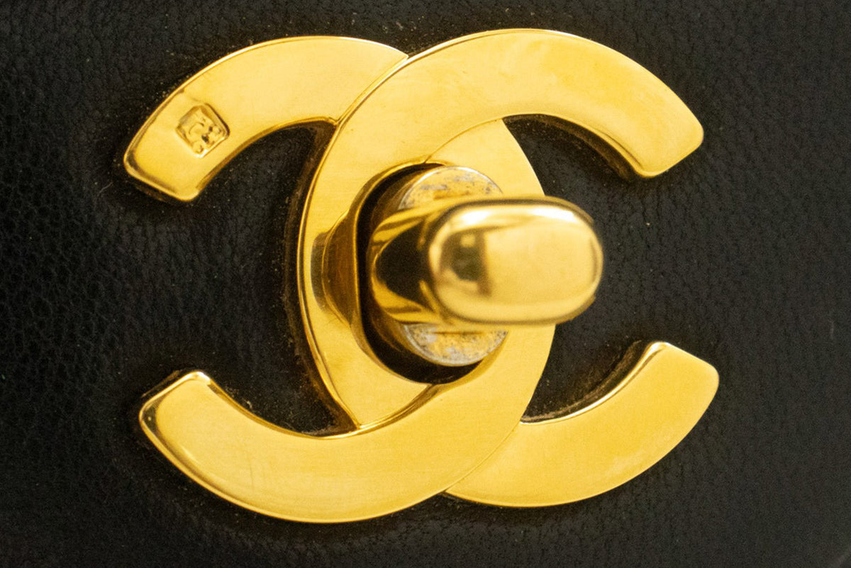 CHANEL Classic Double Flap 9" Chain Shoulder Bag Schwarzes Lammleder ap2 — Innenraum hannari-shop