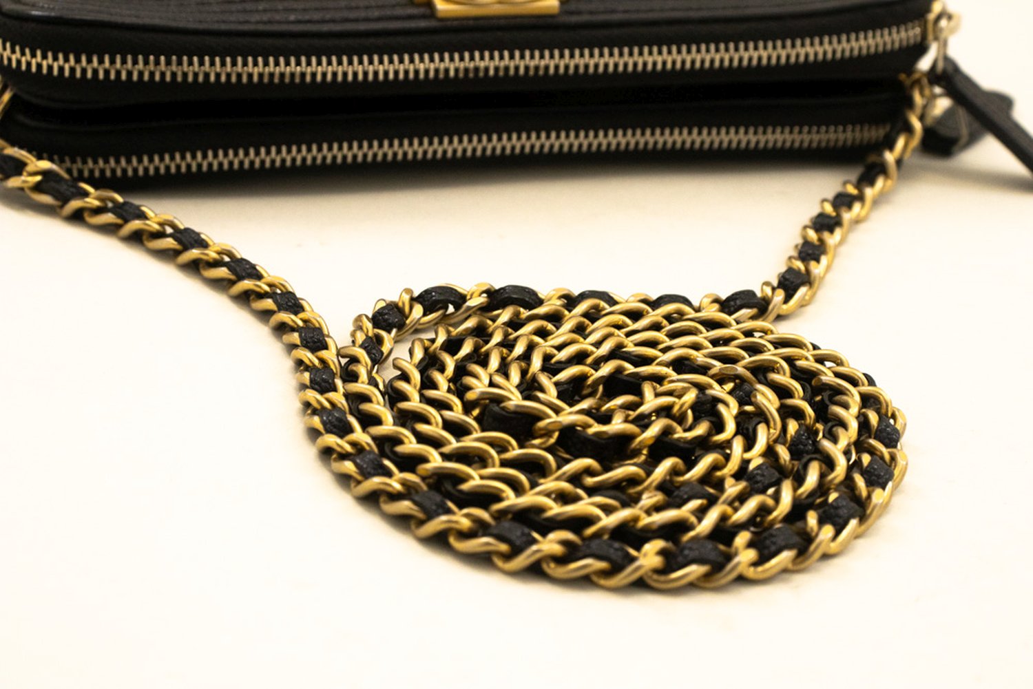 CHANEL Boy Black Caviar Geldbörse mit Kette WOC Doppelter Reißverschluss Schultertasche n35 hannari-shop