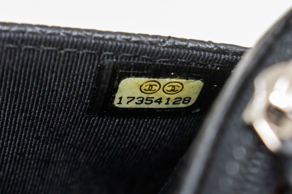 CHANEL Geldbörse mit Kette WOC aus genarbtem Kalbsleder, schwarze Schultertasche p60 hannari-shop