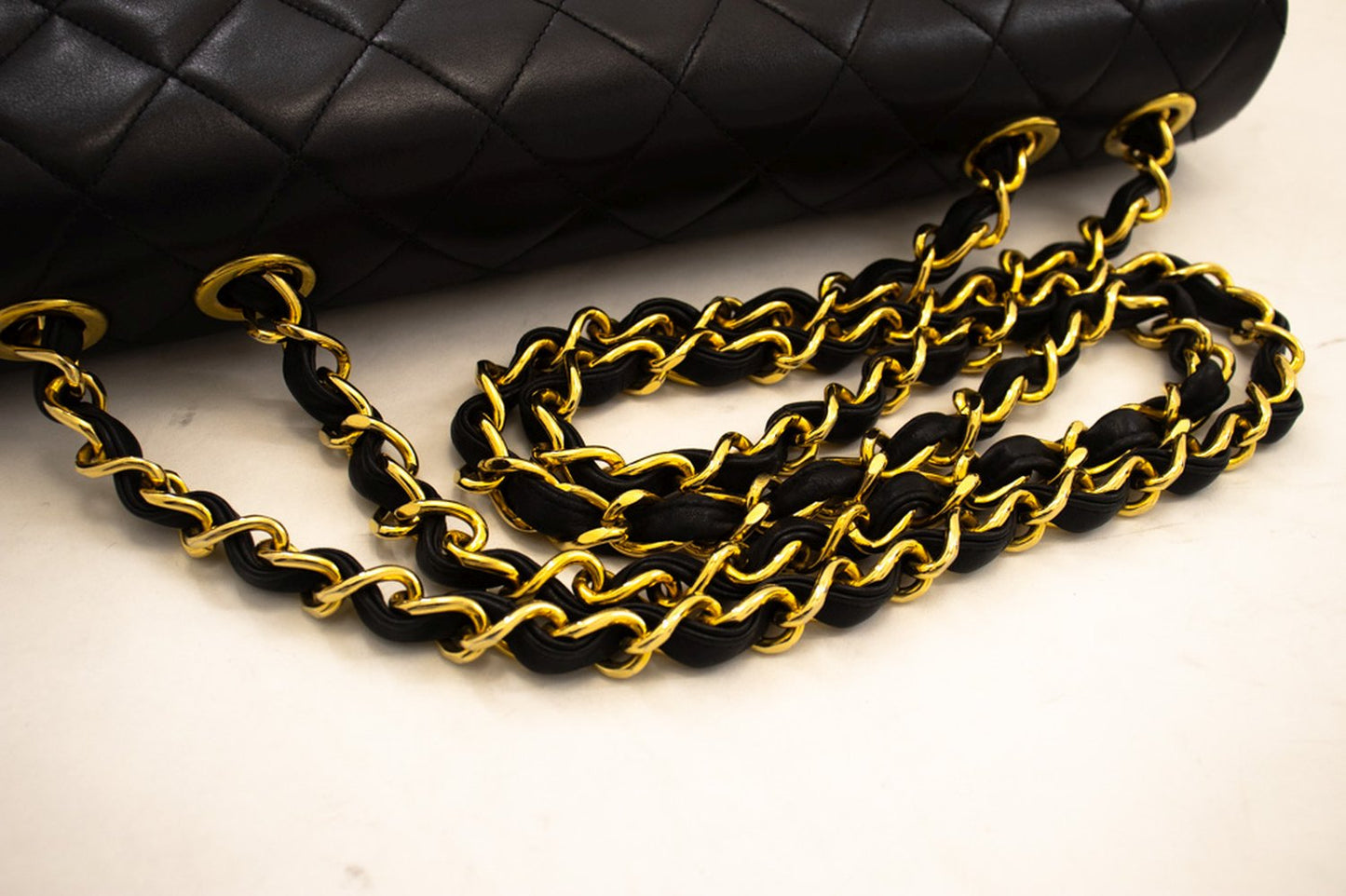 CHANEL Klassische große 13" Umhängetasche mit Umhängekette und schwarzer Lammhaut j74