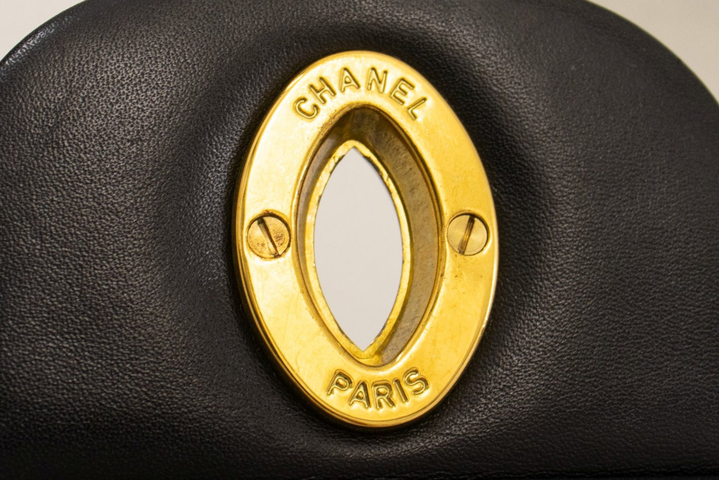 CHANEL Klassische große 13" Umhängetasche mit Umhängekette und schwarzer Lammhaut j74