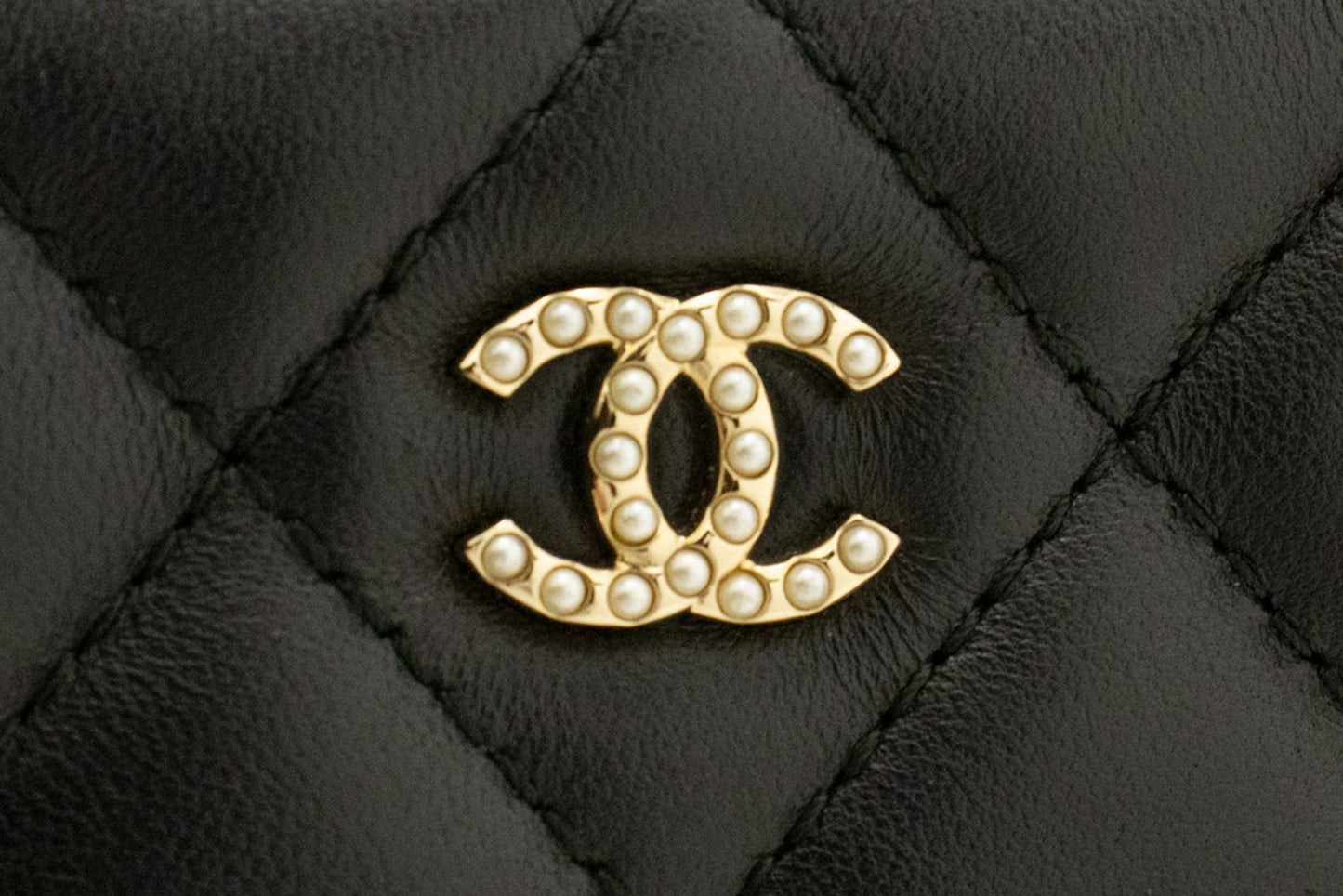 CHANEL Lammleder Perlen Geldbörse an Kette WOC Doppelreißverschluss Kettentasche L17