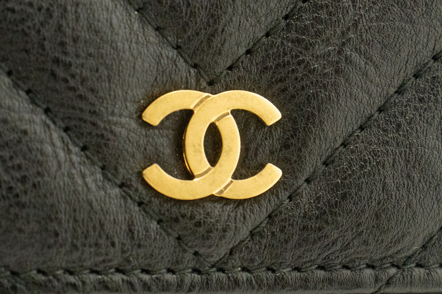 CHANEL V-Stitch Geldbörse aus Kalbsleder mit Kette WOC Umhängetasche ab2 hannari-shop