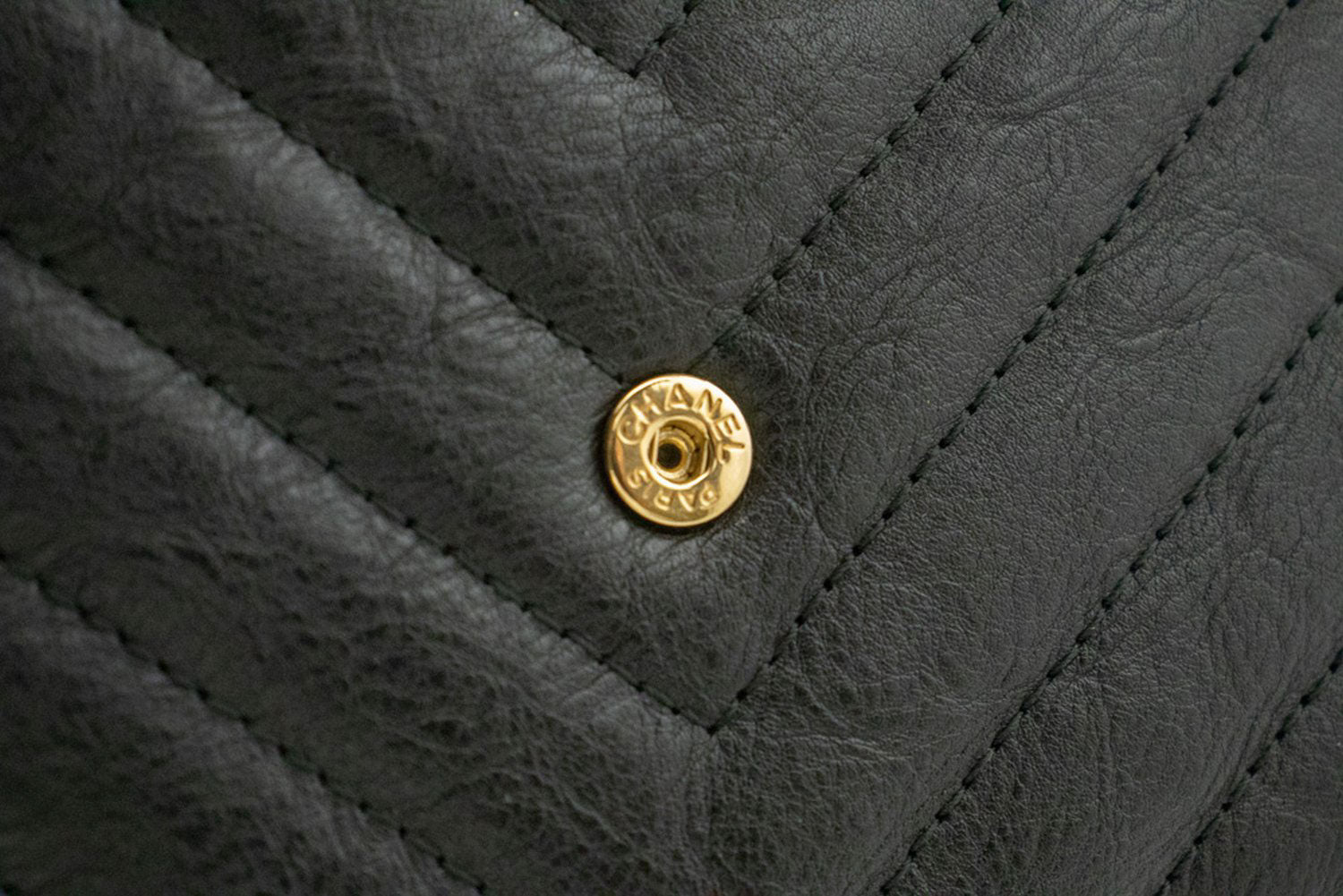 CHANEL V-Stitch Geldbörse aus Kalbsleder mit Kette WOC Umhängetasche ab2 hannari-shop