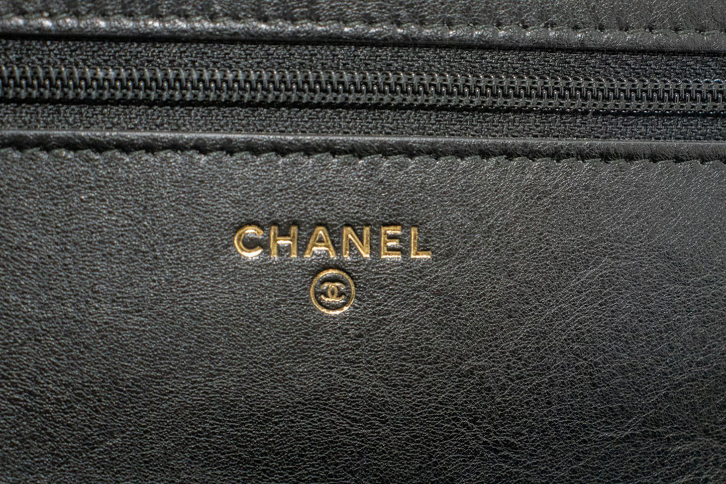 CHANEL V-Stitch Geldbörse aus Kalbsleder mit Kette WOC Umhängetasche ab2 hannari-shop